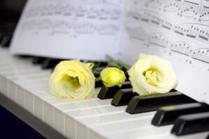 鍵盤と花