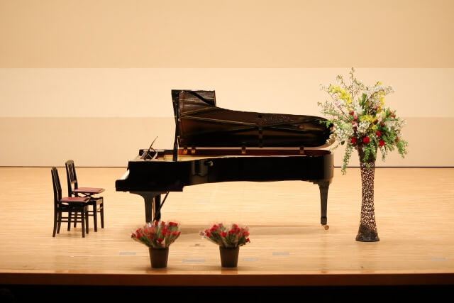 ピアノ発表会のステージ