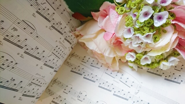 楽譜と花束