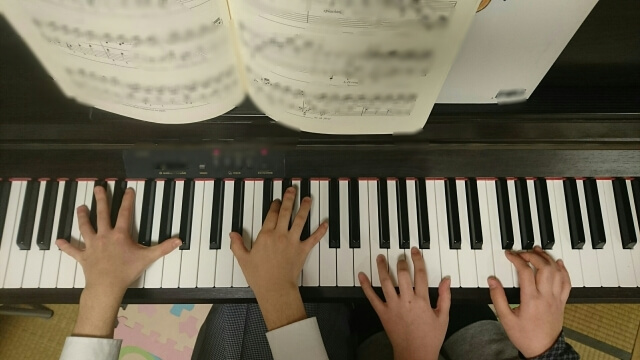 ピアノ連弾